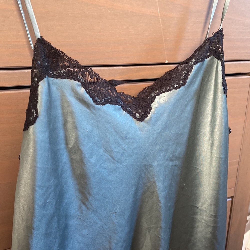 SOLD Slip💋 - Picture 8 of 11